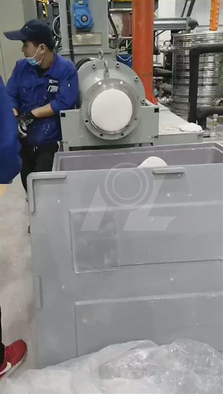 2，上料，捏合精煉